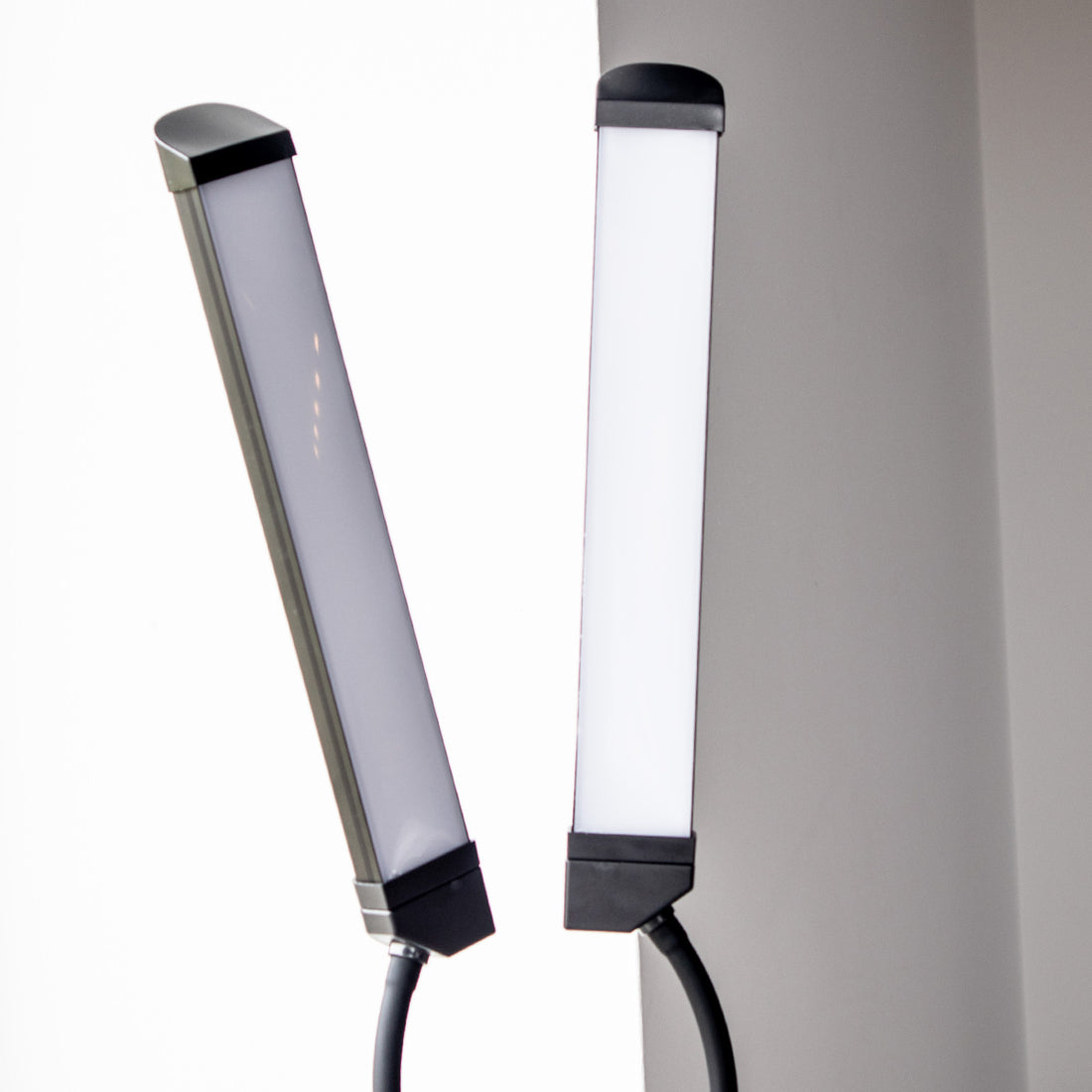 PE Cosmetics - Multimedia Lamp - PE Cosmetics