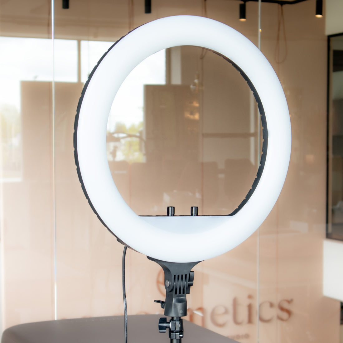 Ring Light (LED) - PE Cosmetics