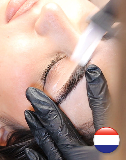 تدريب عبر الإنترنت على تصفيف الحواجب (تحديد الشكل وإزالة الشعر بالشمع)